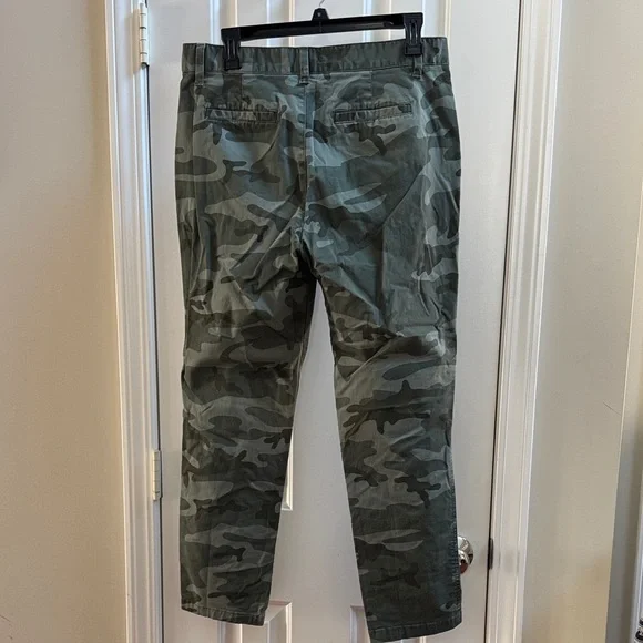 GAP Cropped Chinos in Olive Camo - Picture 4 of 7